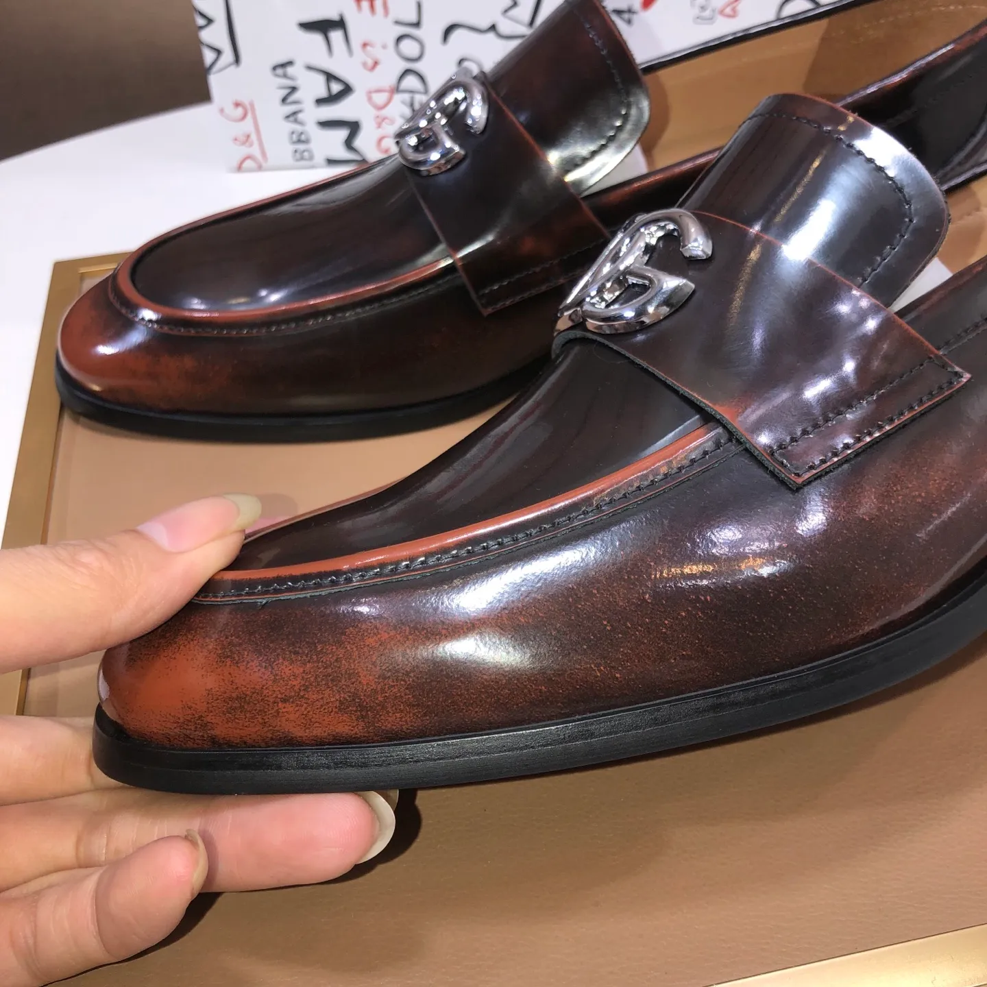Ex-factory price 500💰DG top quality🔍🔍men's new leather shoes🚹Sold simultaneously at counters⚠Shoe uppers are imported cowhide from Italy, fully imported cowhide lining, imported accessories💪💪, completely 1⃣️ to 1⃣️replica🇮🇹 💪💪, ⚠Sole: The original sole is specially provided by the original factory, the exclusive movable molded sole is super comfortable, ⚠The original factory follows the order, 🔍🔍high quality, you can enter and exit the counter at will, welcome to compare ⚠Number of sizes: 38-44 (45 customized)